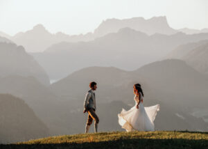 Marlies und Andi am Kleinerberg vor der Kulisse der Haller Mauern