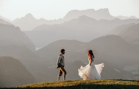 Marlies und Andi am Kleinerberg vor der Kulisse der Haller Mauern