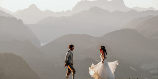 Marlies und Andi am Kleinerberg vor der Kulisse der Haller Mauern