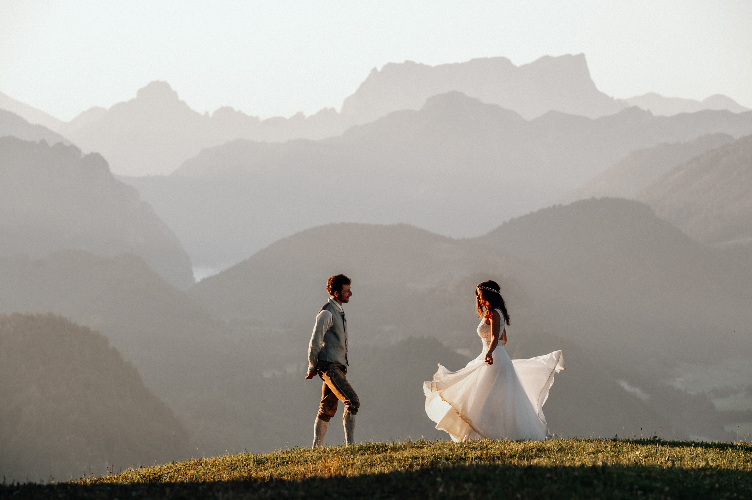 Marlies und Andi am Kleinerberg vor der Kulisse der Haller Mauern